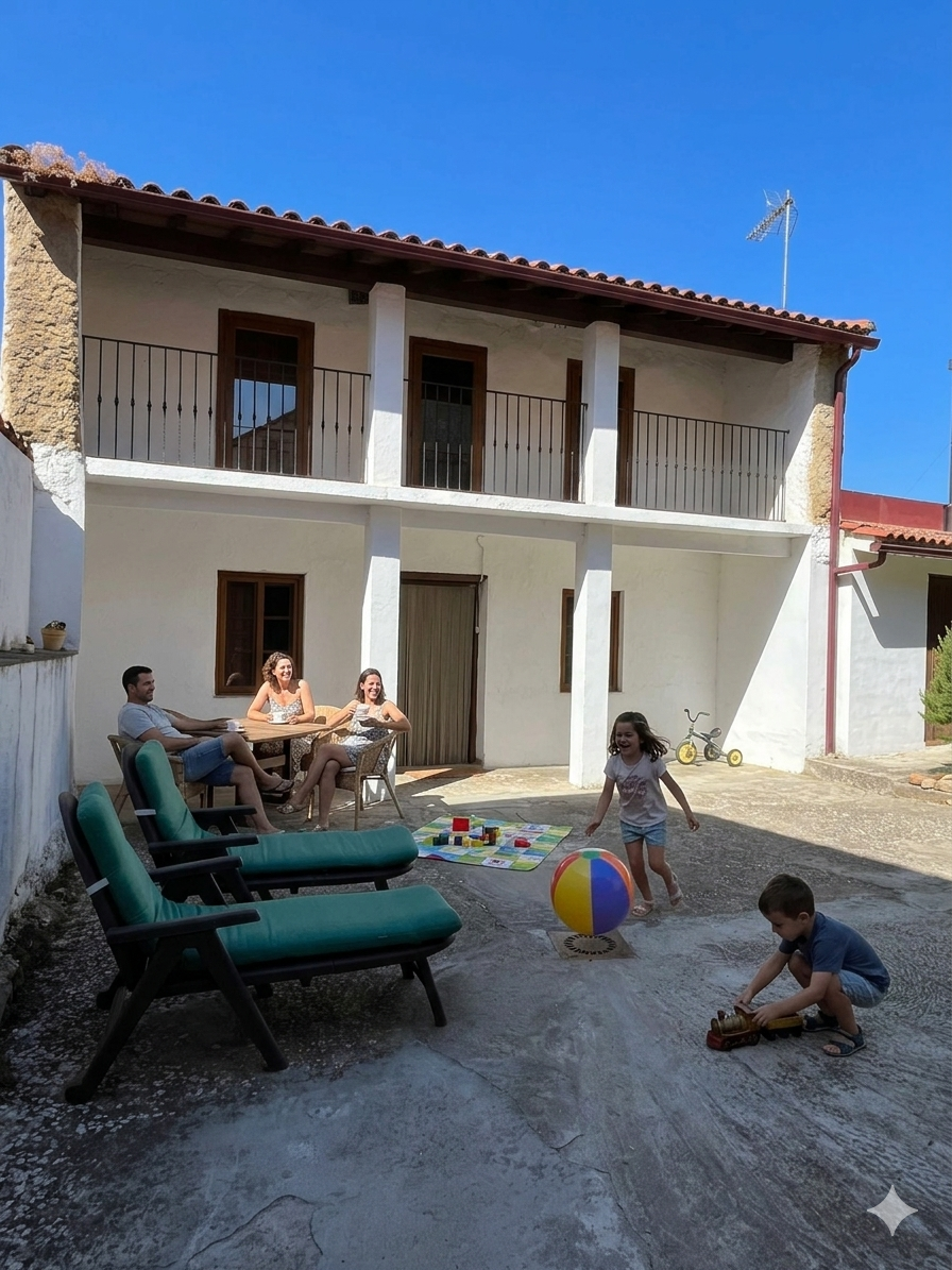 Entrada y patio de La casa del Valle Tera